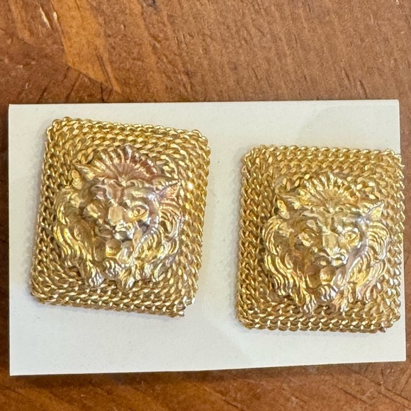 Vintage Lion Head RARE Square Shape Clip On Earrings Large Chunky Gold Tone - Picture 2 of 16